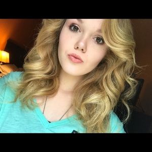 Meet your Posher, Abigail